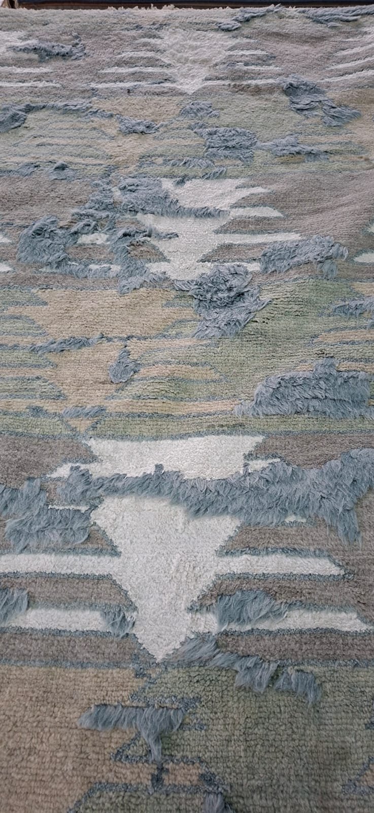 Elevate your space with this stunning 5ft x 8ft Rug Gallery Image